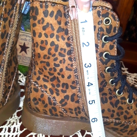 🆕️LAST SIZE 6🖤NWT LEOPARD PRINT HIKING BOOT🖤 - Picture 11 of 13